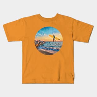 Surfer on the horizon Kids T-Shirt